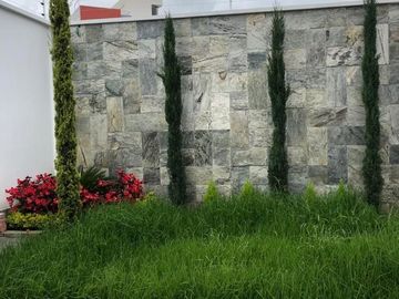 IBARRA, ECUADOR, VENDO MODERNA CASA POR ESTRENAR