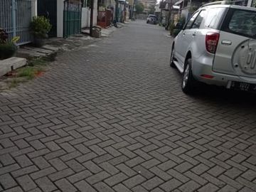 Rumah di Tanjung Sari Baru, Siap Huni, Furnish, Row jalan 2 mobil