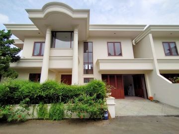 Dijual Rumah Mewah di Kemang Kondisi Siap Huni