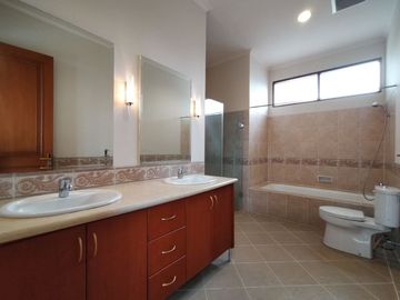Dijual Rumah Mewah di Kemang Kondisi Siap Huni