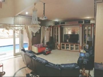 Rumah di Gayungsari ada Kolam Renang Full Furnish