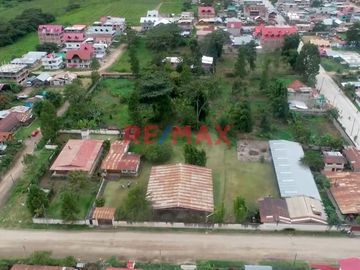 ¡Oportunidad Única! Terreno Comercial en Oxapampa con Ubicación Estratégica para tu Próximo Negocio

¿Sueñas con construir tu propio negocio en un l
