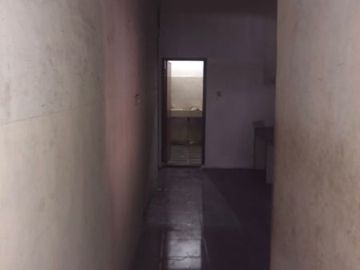 DISEWAKAN RUMAH USAHA EX TOKO CAT DI JL.PETOGOGAN KEBAYOREAN BARU JAKARTA SELATAN