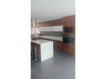 Casa En Venta  Para Vivir o Negocio Con Jardín En Anzurez, Dorada