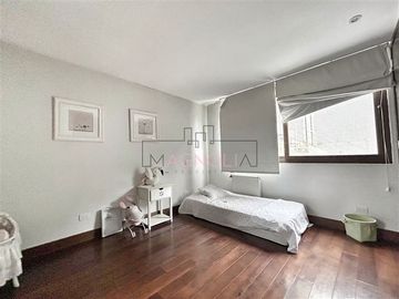 Casa en arriendo de 6 dorm. en Lo Barnechea