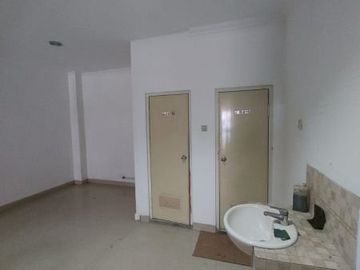 Ruko 3 lantai siap pakai di depan mall cinere