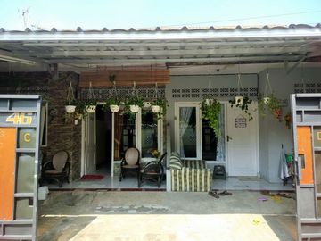 Rumah dan kontrakan 2 pintu di Srengseng Sawah Jak Sel
