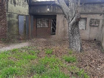 PALOMAR - VENTA DE CASA A RECICLAR SOBRE LOTE DE 10X 44