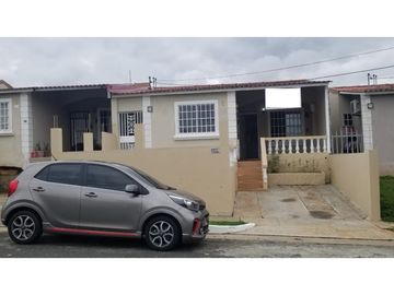 Se Vende Casa en Altos del Naranjal - Arraijan