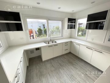 Importante Casa A Estrenar en Tipas, Nordelta - Al Lago !