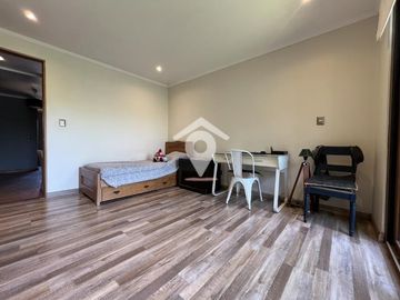 Casa en venta de 7 dorm.mas departamento, Piedra roja,Colina