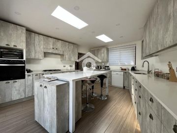 Casa en venta de 7 dorm.mas departamento, Piedra roja,Colina