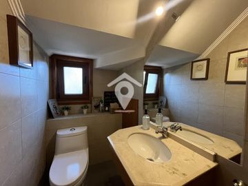 Casa en venta de 7 dorm.mas departamento, Piedra roja,Colina