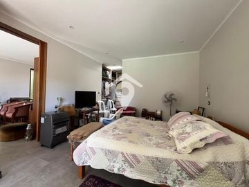 Casa en venta de 7 dorm.mas departamento, Piedra roja,Colina