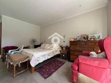 Casa en venta de 7 dorm.mas departamento, Piedra roja,Colina