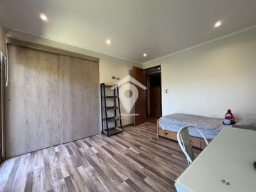 Casa en venta de 7 dorm.mas departamento, Piedra roja,Colina