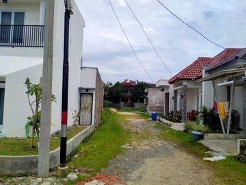 Jual 1 unit rumah 2 lantai siap huni di Ciomas, Bogor