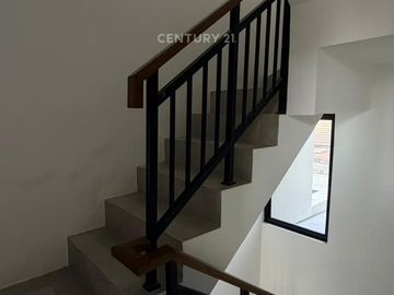 Disewakan Ruko 2 Lantai Siap Pakai Di  Garden Loft  Grand Wisata