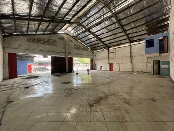 Rumah usaha disewakan Raya Lontar Surabaya