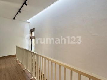 Rumah Baru, Gaya Modern. Pas Buat Pasangan Muda!