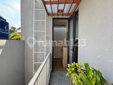 Rumah Baru, Gaya Modern. Pas Buat Pasangan Muda!