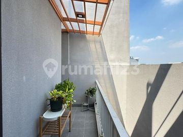 Rumah Baru, Gaya Modern. Pas Buat Pasangan Muda!