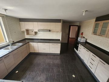 VENDO DEPARTAMENTO SECTOR BELLAVISTA, NORTE DE QUITO