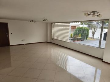 VENDO DEPARTAMENTO SECTOR BELLAVISTA, NORTE DE QUITO