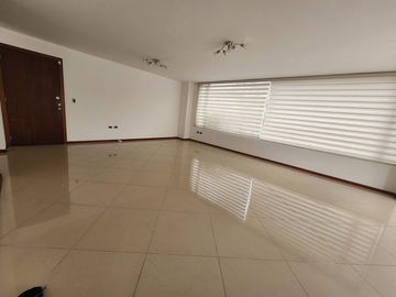 VENDO DEPARTAMENTO SECTOR BELLAVISTA, NORTE DE QUITO