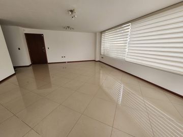 VENDO DEPARTAMENTO SECTOR BELLAVISTA, NORTE DE QUITO