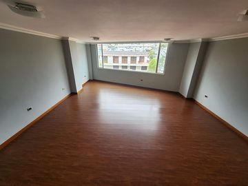 VENDO DEPARTAMENTO SECTOR BELLAVISTA, NORTE DE QUITO