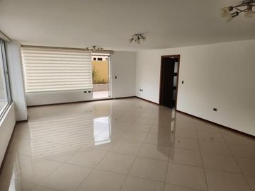 VENDO DEPARTAMENTO SECTOR BELLAVISTA, NORTE DE QUITO
