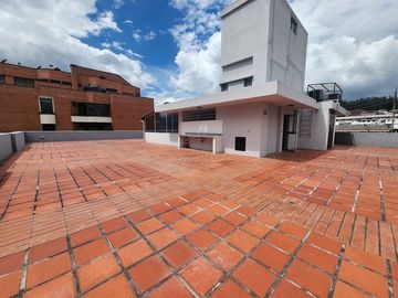 VENDO DEPARTAMENTO SECTOR BELLAVISTA, NORTE DE QUITO