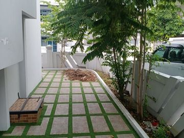 DIJUAL : Rumah hoek hadap 2 sisi Timur dan Selatan di Taman Ratu, Jakarta Barat