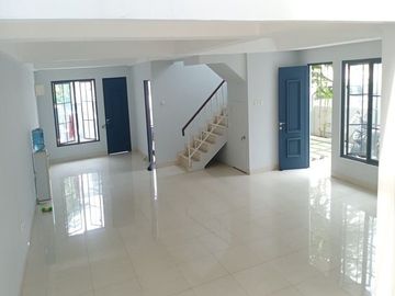 DIJUAL : Rumah hoek hadap 2 sisi Timur dan Selatan di Taman Ratu, Jakarta Barat