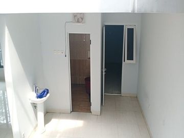 DIJUAL : Rumah hoek hadap 2 sisi Timur dan Selatan di Taman Ratu, Jakarta Barat
