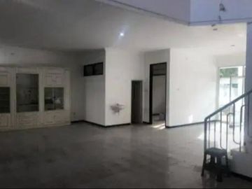 Disewakan Rumah Bangunan 2 Lantai SIap Huni Di Darmo Permai