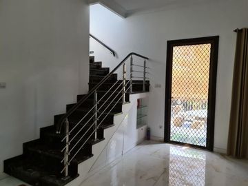 Dijual Rumah Villa Sentra Raya Citraland , Surabaya Barat