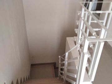 2 lantai rumah terhits