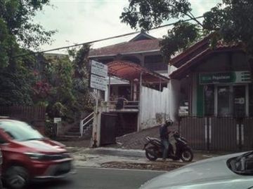 Rumah di jalan Surya Sumantri tengah Kota Bandung bebas banjir strategis