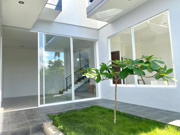 1 UNIT SAJA, RUMAH CANTIK 2 LANTAI, VIEW GWK DI JIMBARAN, BALI