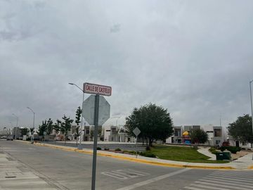 CASA EN VENTA EN FRAC PRIVADO
