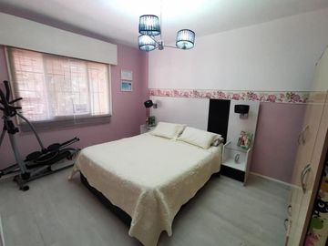 CASA PH AL FRENTE DE 3 AMBIENTES EN VENTA - CASTELAR NORTE