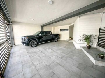 Casa en Venta en Cumbres 3er Sector 4 hab con alberca Monterrey
