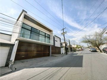 Casa en Venta en Cumbres 3er Sector 4 hab con alberca Monterrey