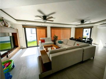 Casa en Venta en Cumbres 3er Sector 4 hab con alberca Monterrey