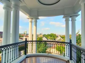 9 Bedroom House for sale