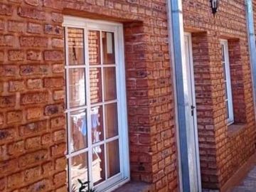 EXCLELENTE PROPIEDAD EDIFICIO CON SEIS DEPARTAMENTOS DE DOS AMBIENTES SOBRE LA AVENIDA PRINCIPAL DE SANTO TOME CTES.