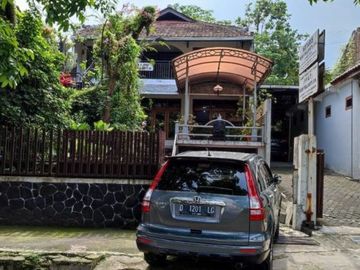 Rumah besar cocok untuk kantor dan kostan jl surya Sumantri sukajadi Bandung