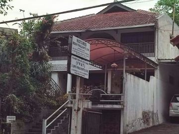 Rumah besar cocok untuk kantor dan kostan jl surya Sumantri sukajadi Bandung